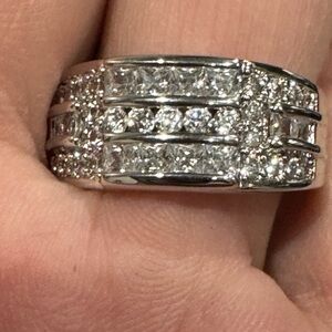 Women’s Ring NWT